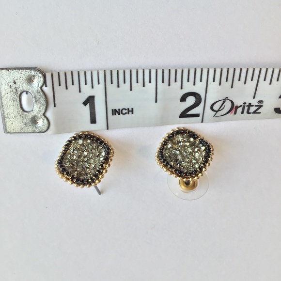 ⭐️ Beautiful studs earrings ⭐️ - Picture 4 of 5